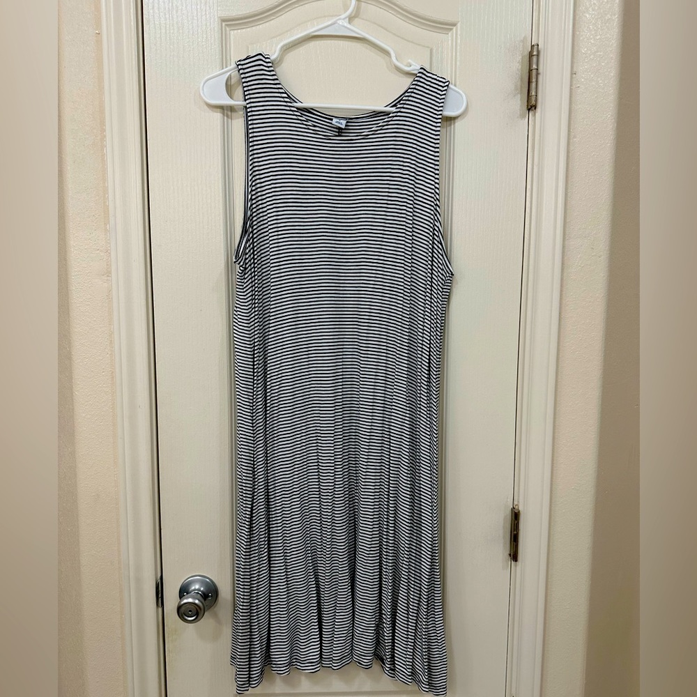 Old Navy, Size XL, Sleeveless black and white striped dress